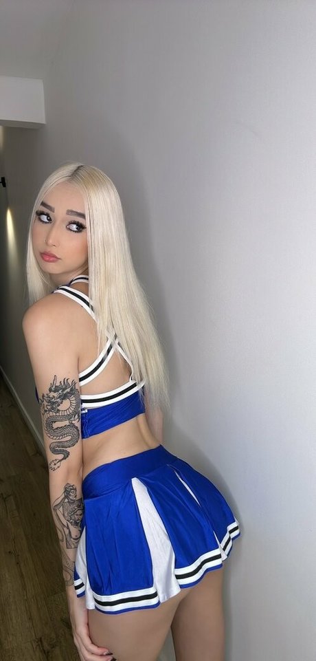 mileywhite star naked galleries