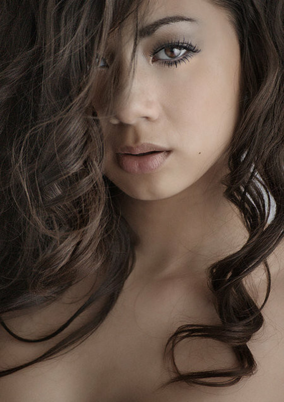 Jennifer Bachdim model top photos