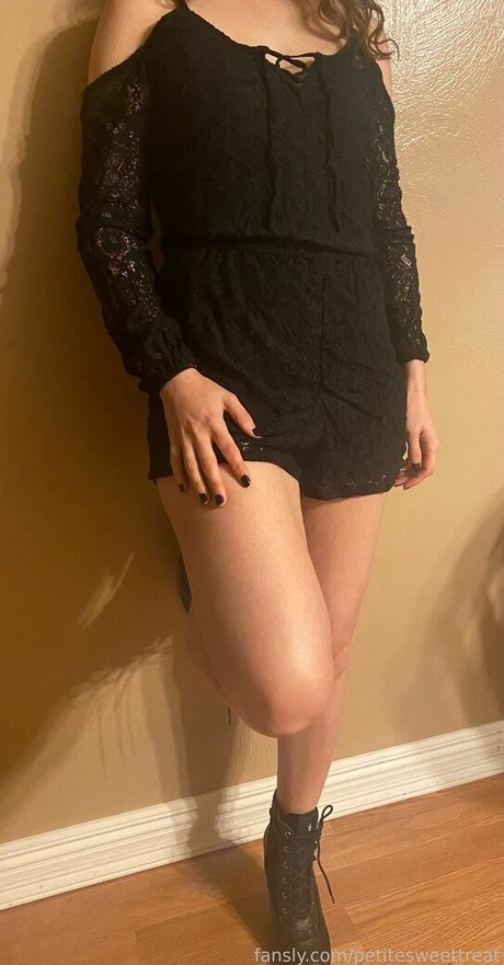 petitesweettreat sex model photos