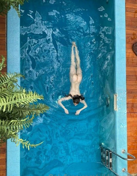 Candy Vikky model free images