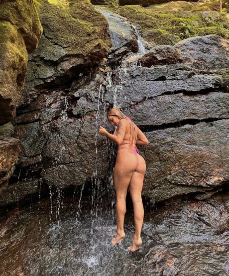 Lara Juc_ model pretty picture