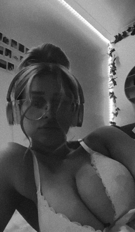 money onlyfans beautiful nude img