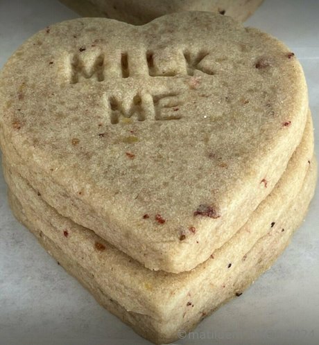 matildem adult model img