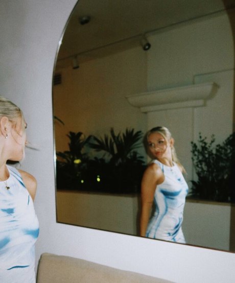 Julia Hart star hot pictures