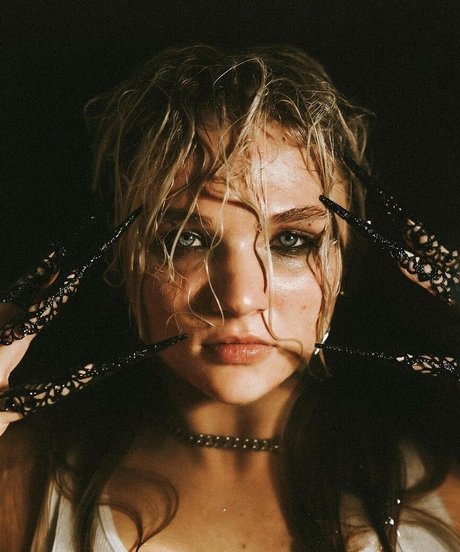 Julia Hart sex actress image