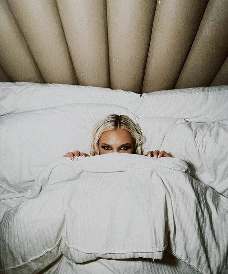 Julia Hart pornstar sexy pictures