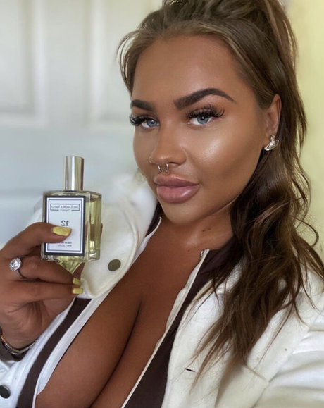 Nicole Barker model pretty image