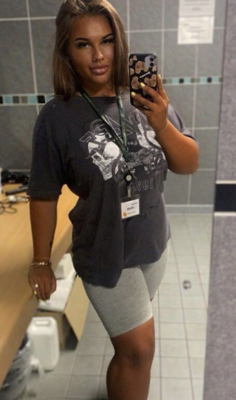 Nicole Barker model high quality image