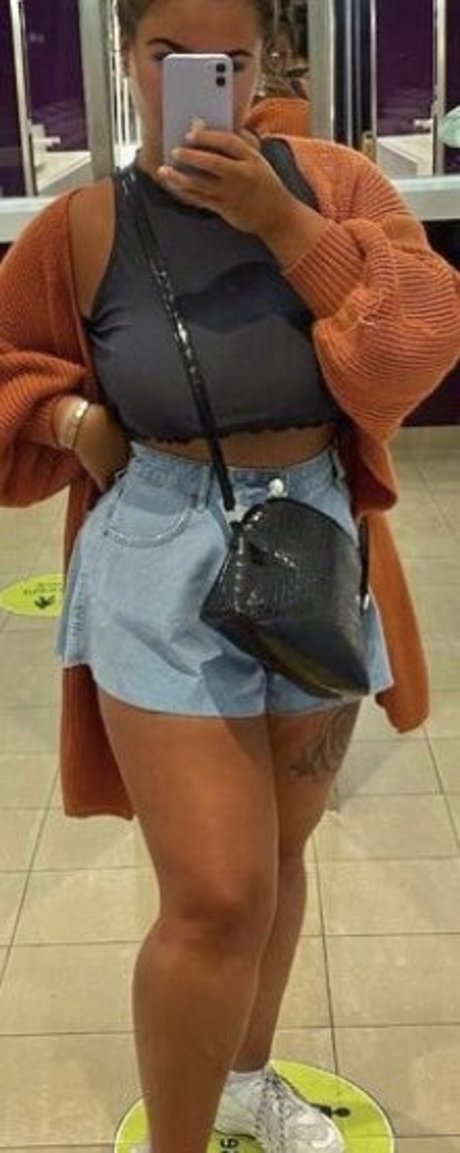 Nicole Barker model pretty img