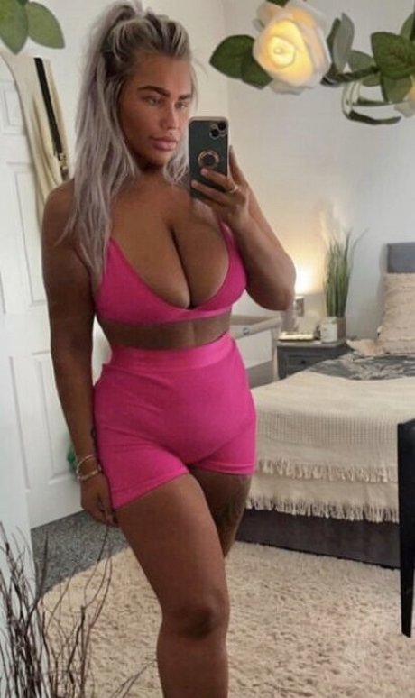 Nicole Barker hd actress img