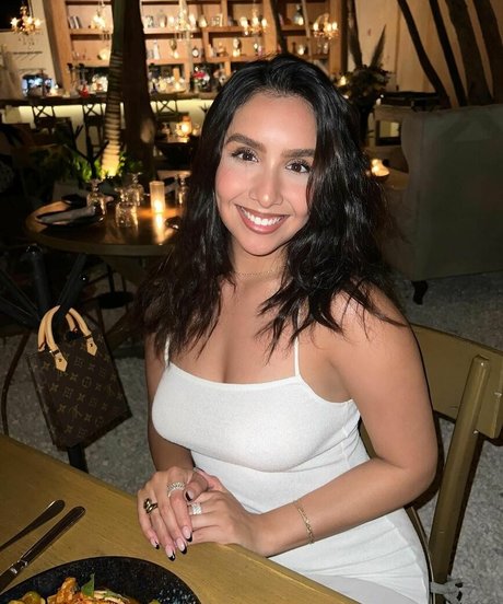 Deyaris Arai pornstar sex images