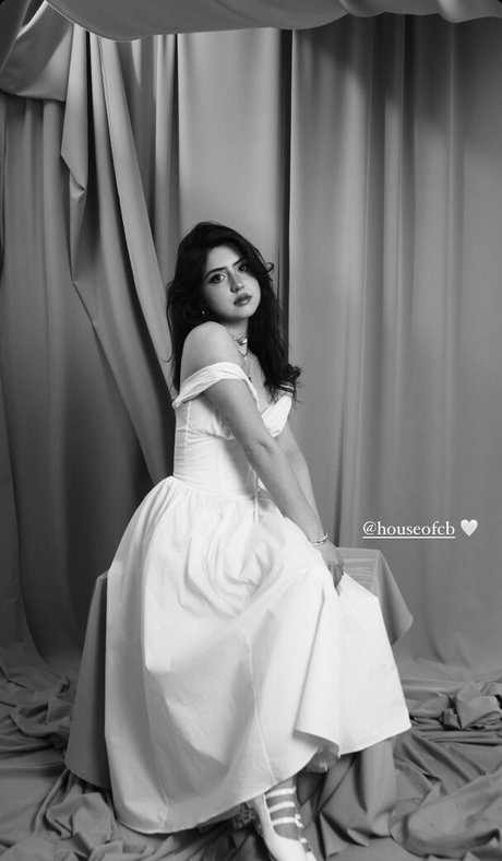 Sophie Silva sexy model photo