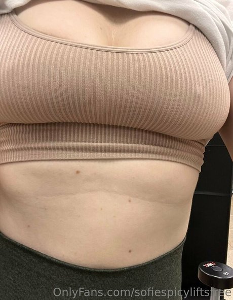 thetoplesstrainer star pretty picture