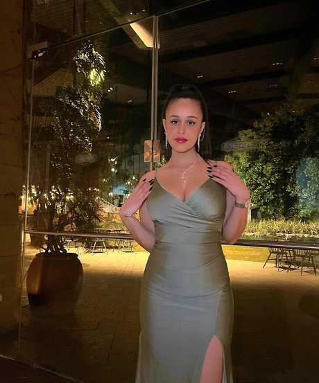 May Cohen model photo