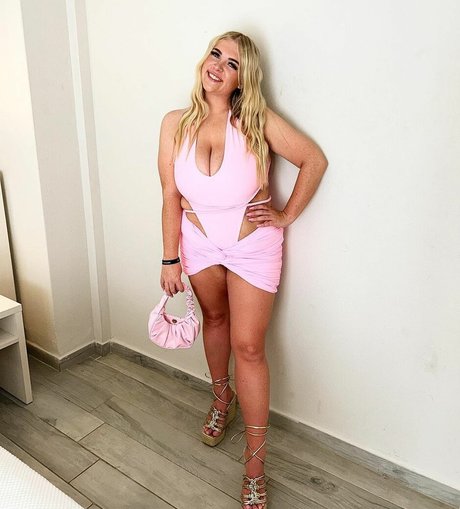 Demi 34JJ hd model photo