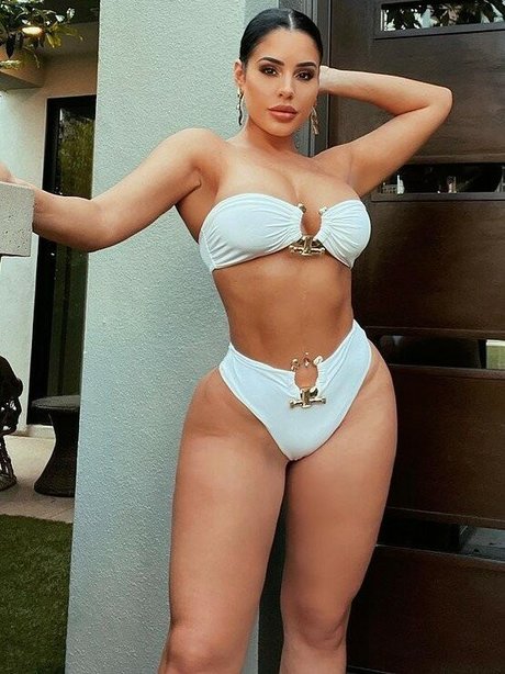 Stephanie Ball pretty star photos