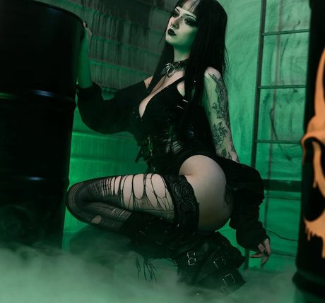 CreepyCassy pornstar erotic photos