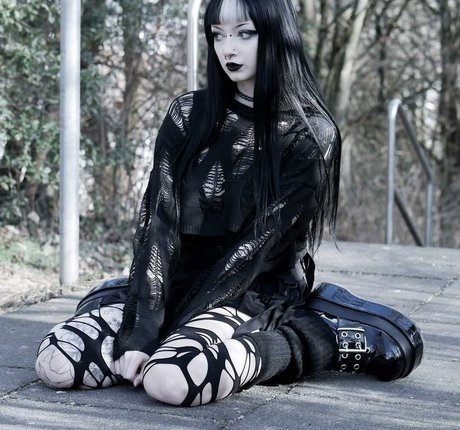 CreepyCassy pornographic model image