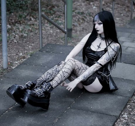 CreepyCassy pretty actress picture