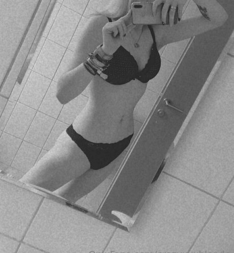 crazyxxxblonde hd model picture