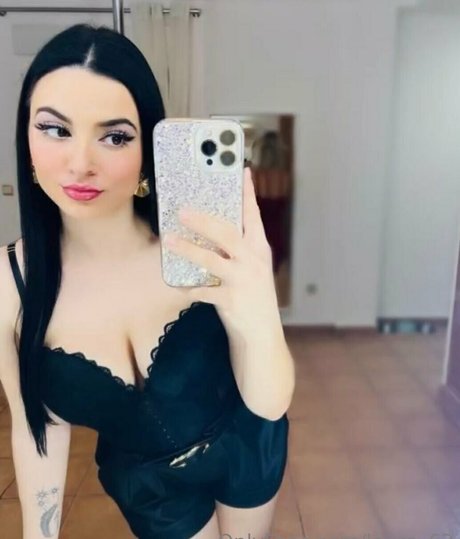 laura 62 naked actress pics