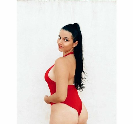 laura 62 beautiful model pictures