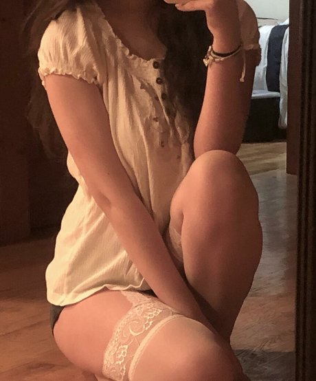 pwurfectt pretty model image