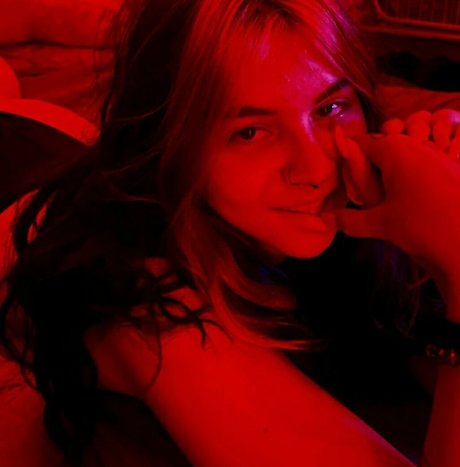 moneymoves0 xxx star img