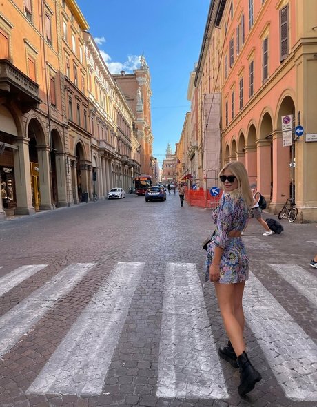 ebony smoking onlyfans porno img