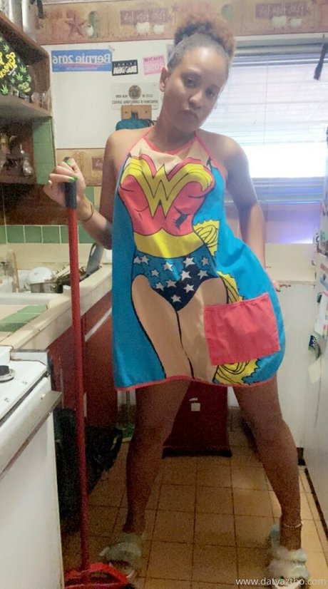 itsdatyaztho naked actress gallery