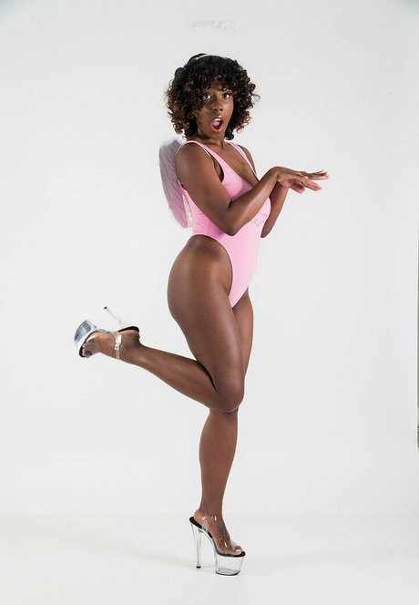 evadenolafree hd model photos