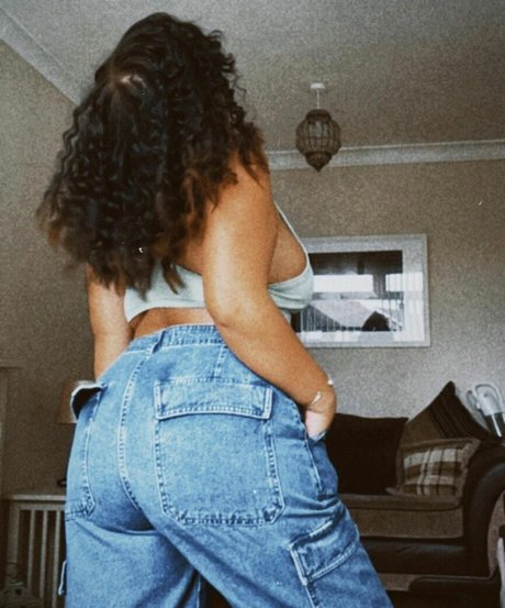 caravernon pornstar exclusive picture