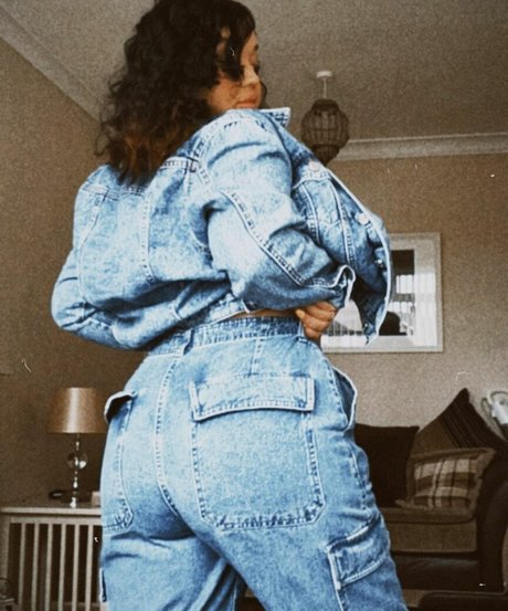 caravernon porn model photo