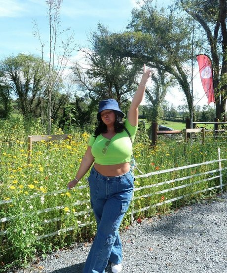 caravernon nude actress gallery