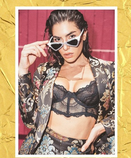 Nikki Howard exclusive star archive