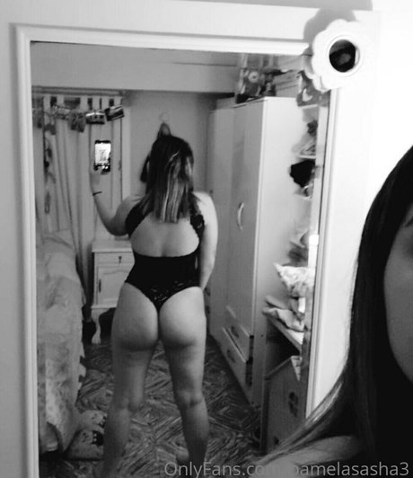 pamelasasha3 naked star img