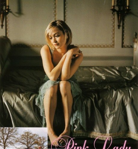 Sophia Myles sexy star pictures