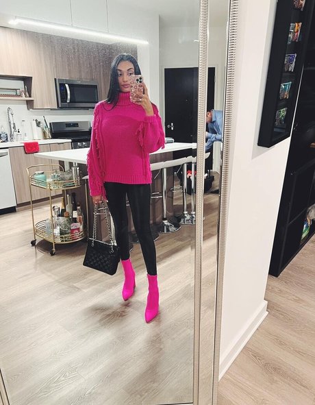 Zia Natasha Lehman star nice pictures