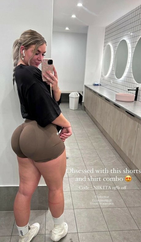 Nikita Simpson star nude picture