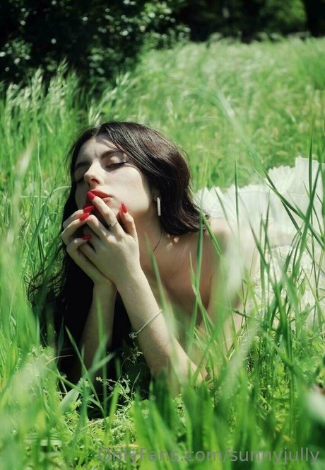 sunnyjully erotic star photos