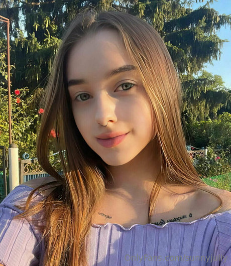 sunnyjully high quality model pic