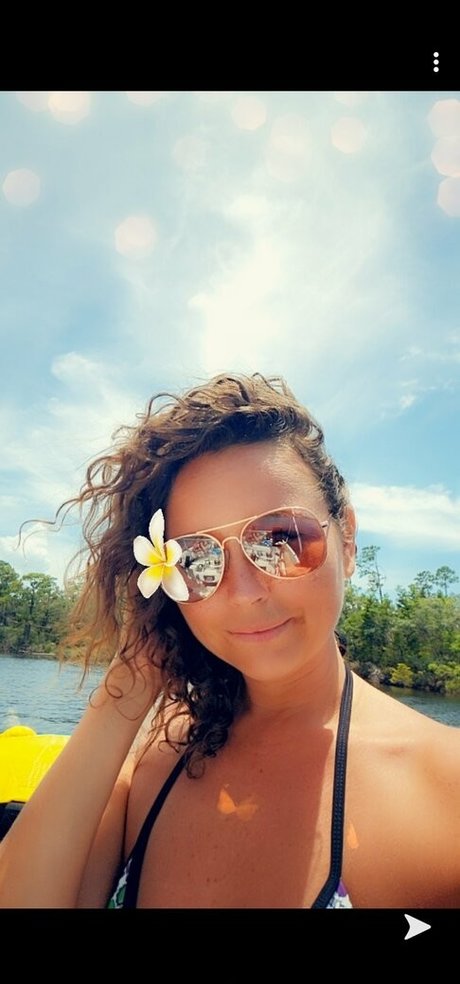 nellebeachgirl model top photo