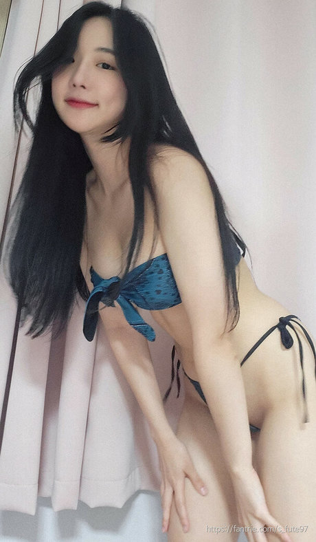 BJ Pyuri model nude images