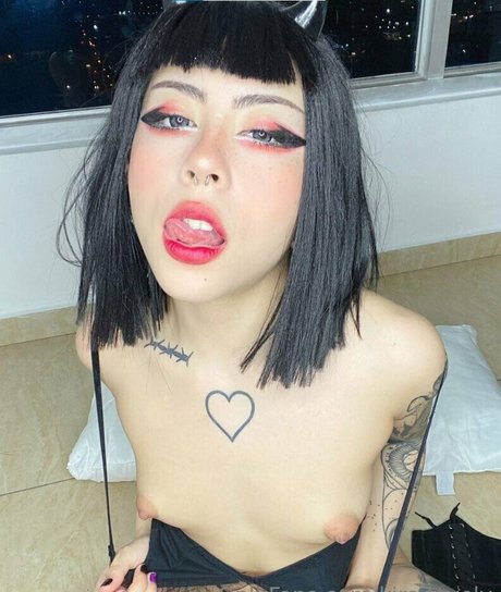 kira lovely hot pornstar pic