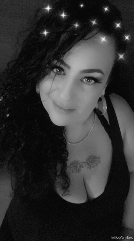 missoutlawakaladyk nice model pic