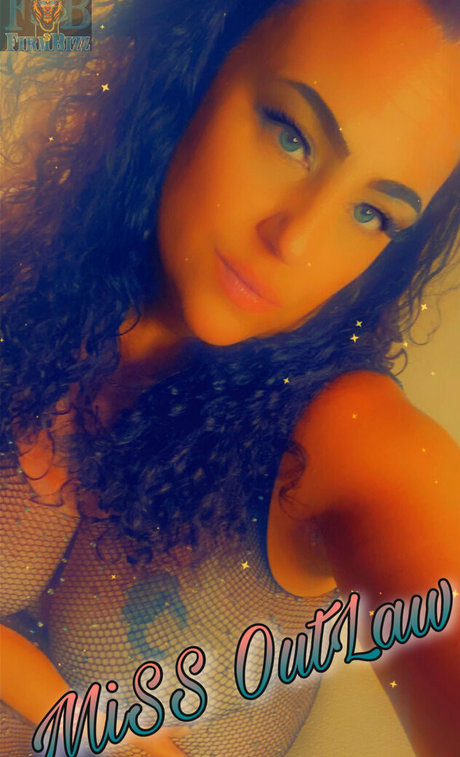 missoutlawakaladyk art model archive