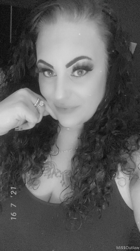 missoutlawakaladyk star erotic photo