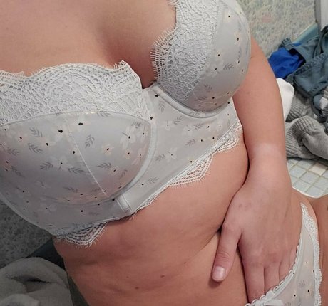 mature big tits onlyfans top image