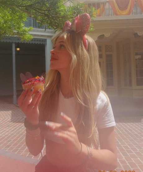 Lananegrini model adult photos