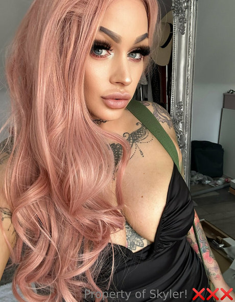 hot mum skyler naked model gallery